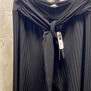Joseph Ribkoff accordian pleated pant size 14.Brand new Black